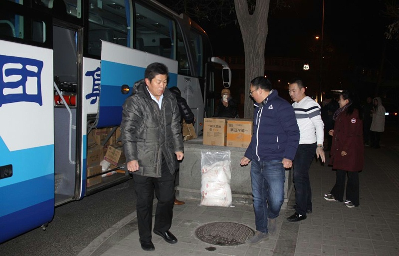 2爱照涞源，ZOBO蘑菇视频成人APP下载党支部寒冬送暖扶贫活动